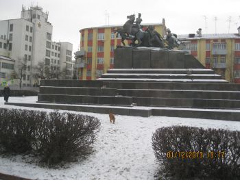 Памятник В.И. Чапаеву у Драмтеатра